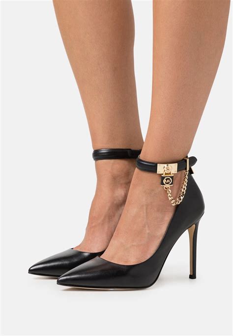 Michael Kors Hamilton Pump .